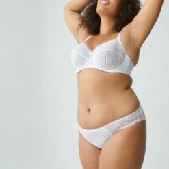 Slip Star White Luccia -Sous Vêtement Boutique BL02409 016 WEB 31 ba256f8d d5fb 48e9 9a76 6e0ef3b60b3e